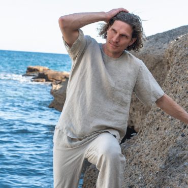 Linen Men's T-Shirt and Pants Set for Casual Elegance